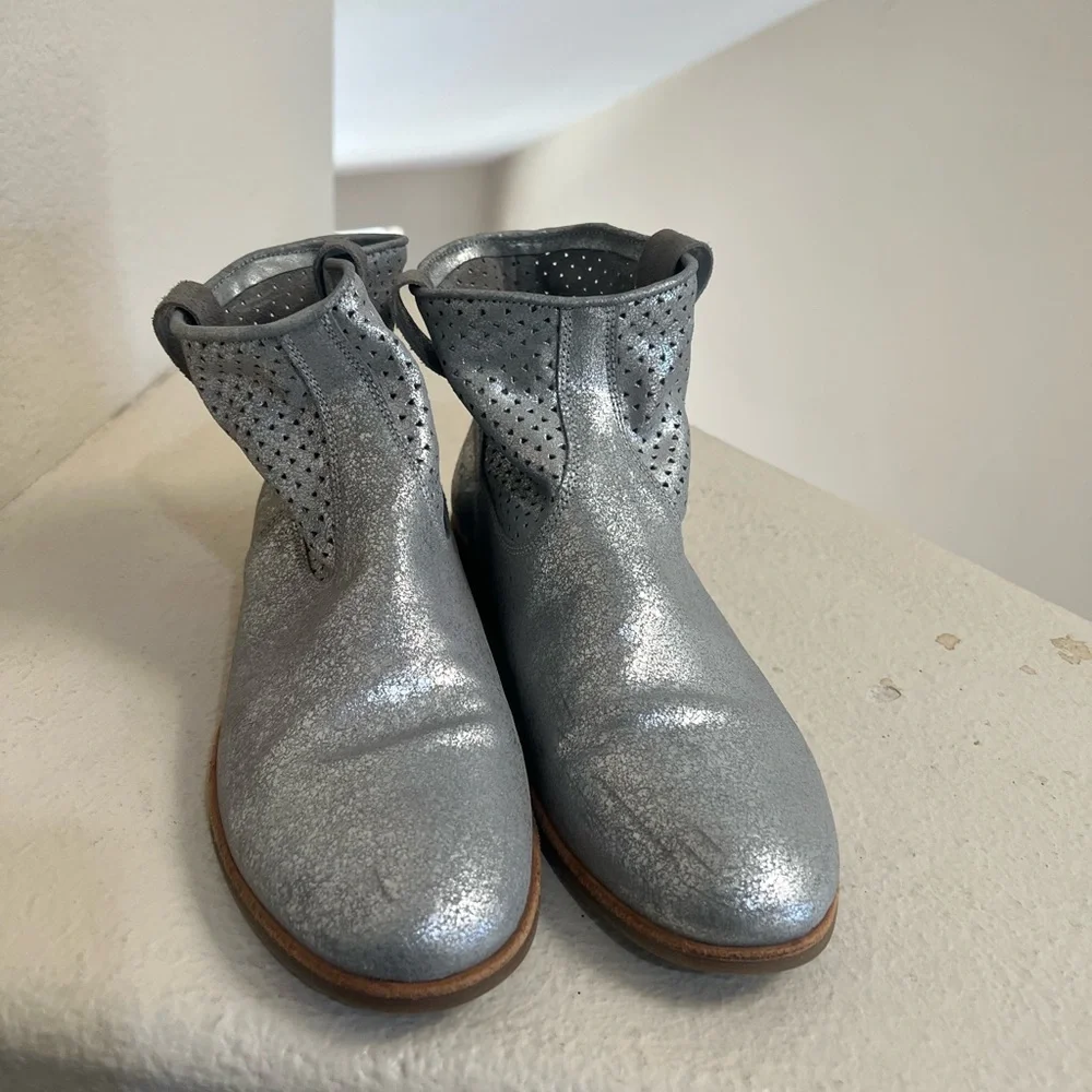 Manuela de‎ juan Women’s Silver Ankle Boots Booties . Size 8